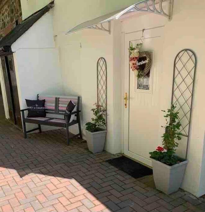 Chandlers Apartment Ascog Exterior photo